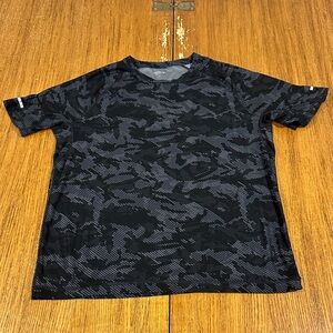 OLD NAVY Men’s Black Camo Athletic Shirt